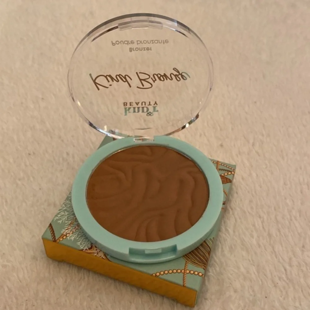 Kndr Kind Bronze‎ Bronzer